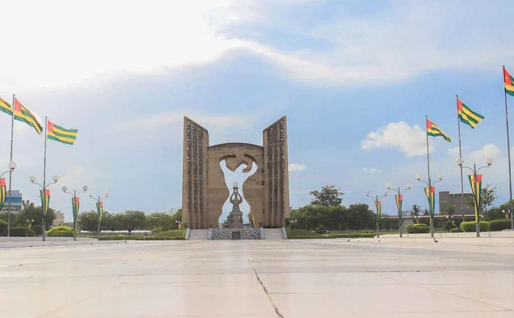 Le Monument de l’Indépendance in Lomé, Togo, stands as a national landmark symbolizing freedom, unity, and the country’s historic independence.