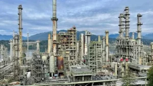 Oil refinery with distillation towers and processing units, illustrating why fuel prices in Ghana remain high